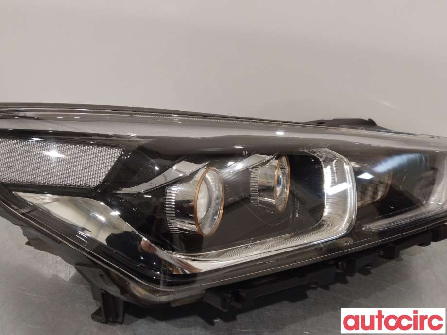 Frontlykt høyre halogen til Hyundai Ioniq Electric 2016-2019 (Fase 1)  (HYUNDAI|92102G7000WPR||92102-G7)