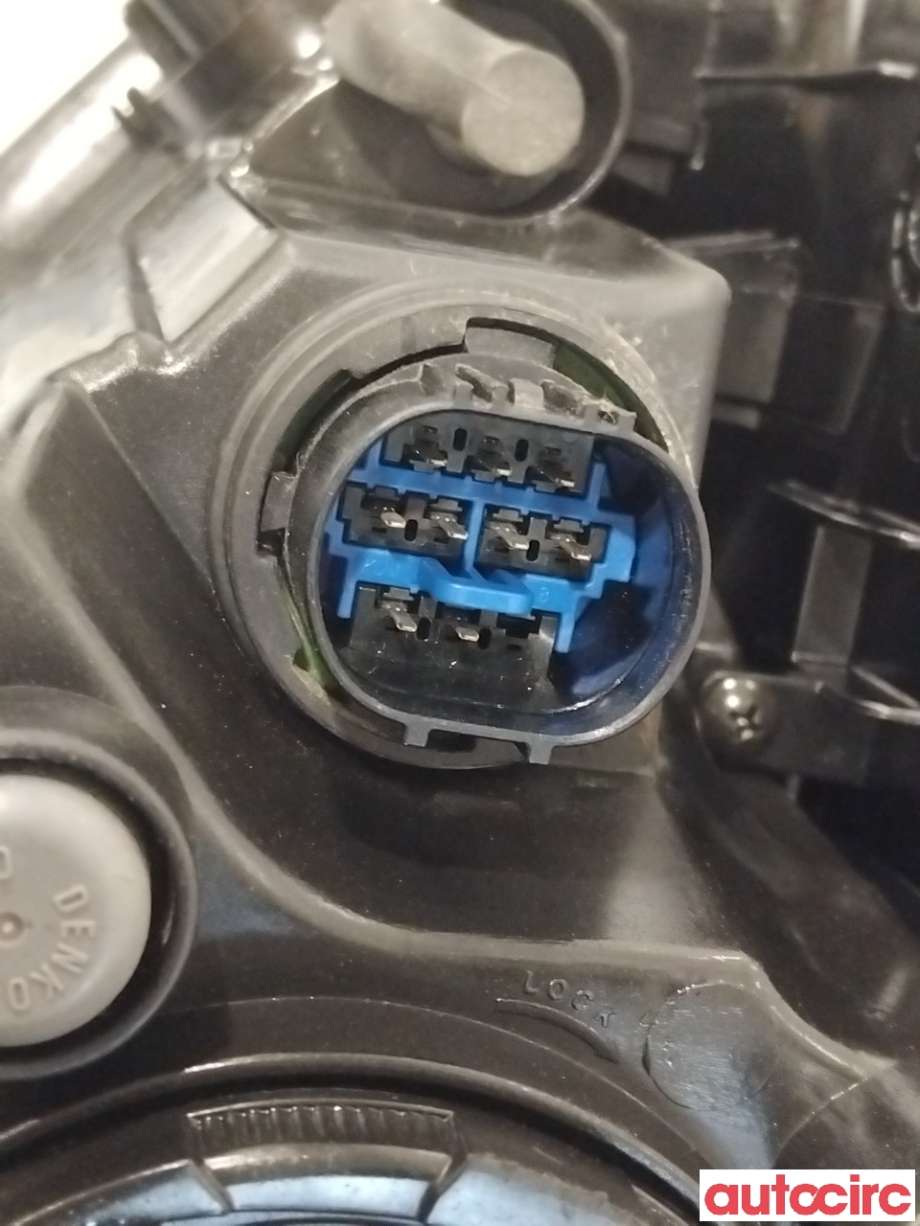 Frontlykt høyre halogen til Hyundai Ioniq Electric 2016-2019 (Fase 1)  (HYUNDAI|92102G7000WPR||92102-G7)