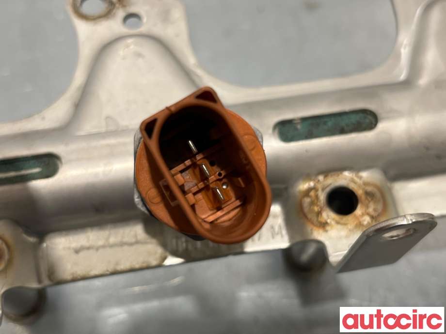 Dyseskinne (fuelrail) til Audi A5 2007-2016 (Type I)  (AUDI|06J133317M||06J133317AB)