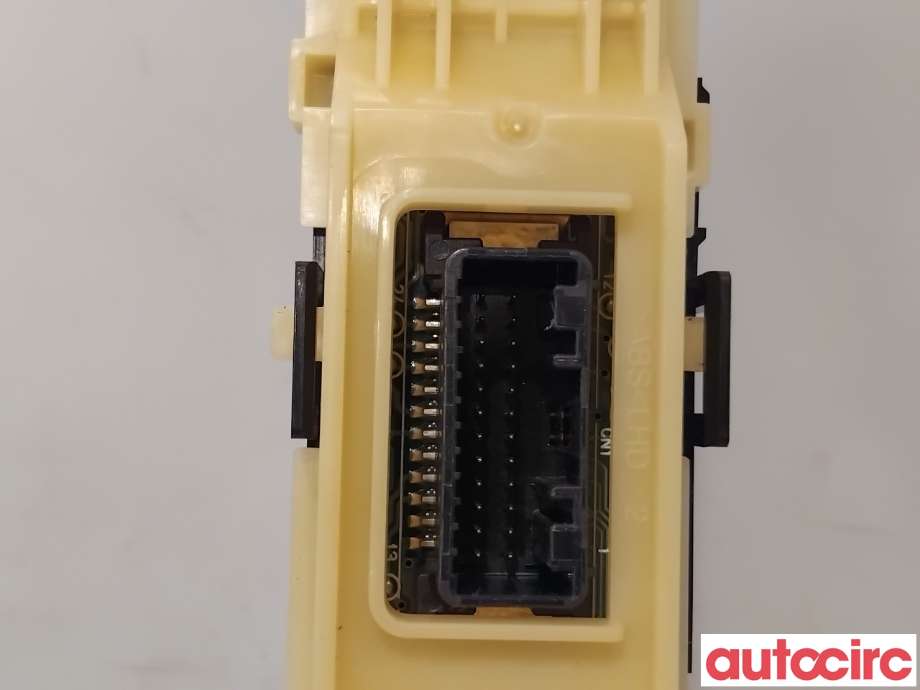 Bryter nødblink til Toyota RAV4 2013-2015 (Type IV, Fase 1) (TOYOTA|8395042060|022200-938|83950-42060)