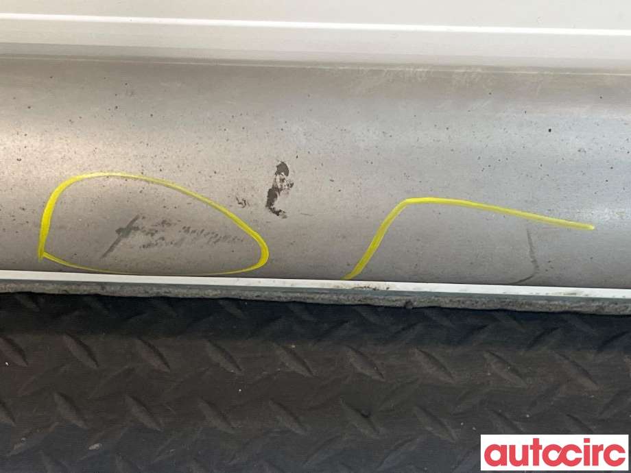 Stigtrinn/stigbrett til VW Amarok 2016-2022 (Type I, Fase 2)  (VOLKSWAGEN|2H0071693A)