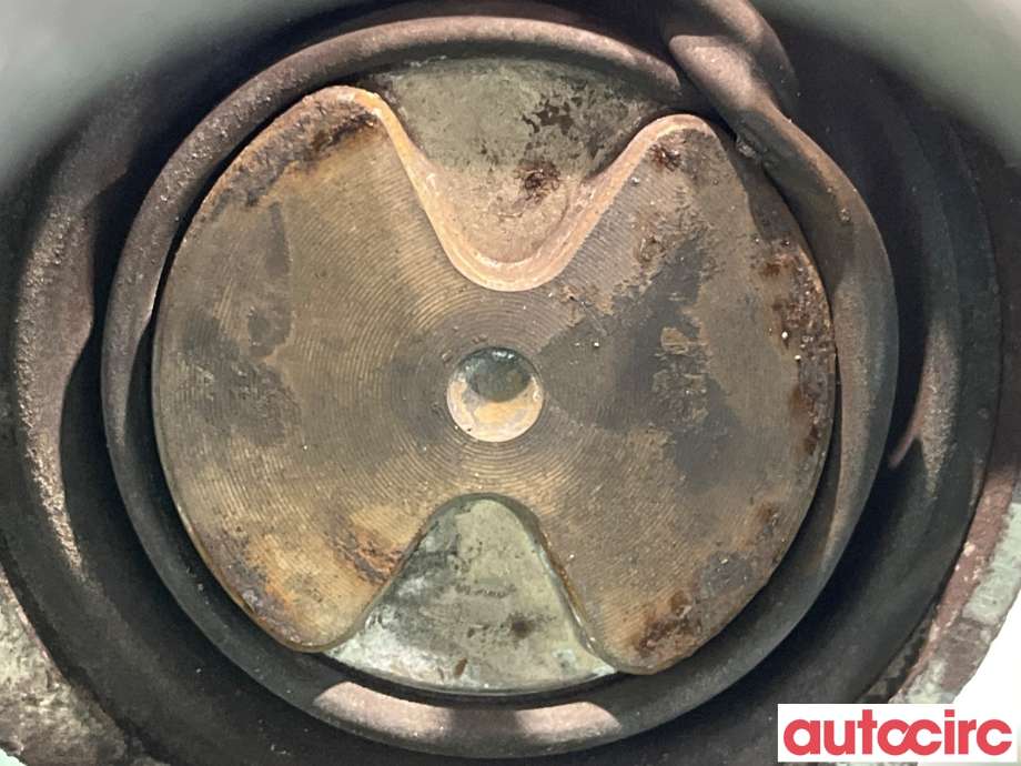Bremsecaliper venstre bak til Mitsubishi Outlander 2015-->> (Type III, Fase 2)  (MITSUBISHI|4605B649|)
