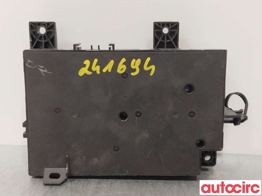 Sikringsboks til Mitsubishi Outlander 2015-->> (Type III, Fase 2) (MITSUBISHI|8637C610||8637B680)