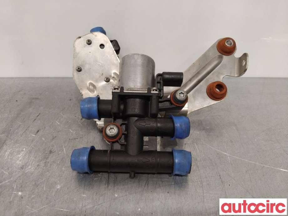 Diverse deler til Audi A8 2010-2013 (Type III, Fase 1) (AUDI|8E0820036|)