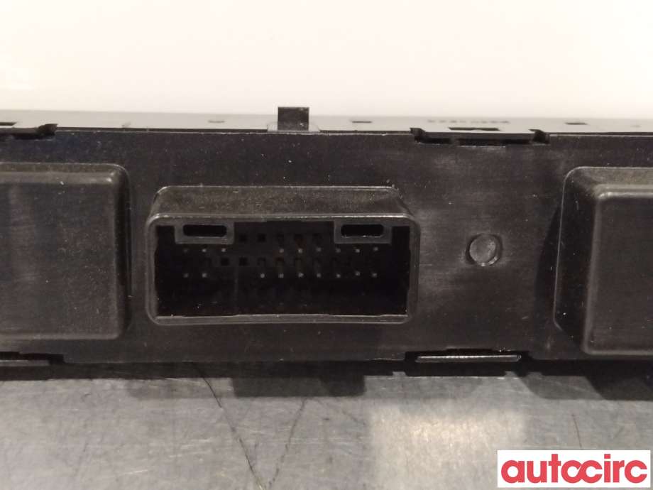 Bryter nødblink til Mitsubishi Outlander 2012-2015 (Type III, Fase 1)  (MITSUBISHI|8002B409|)