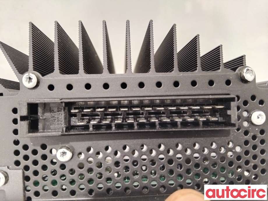 Antenne forsterker til Audi A8 1995-2002 (Type I)  (AUDI|4D0035225B|186131|4D0035225C)