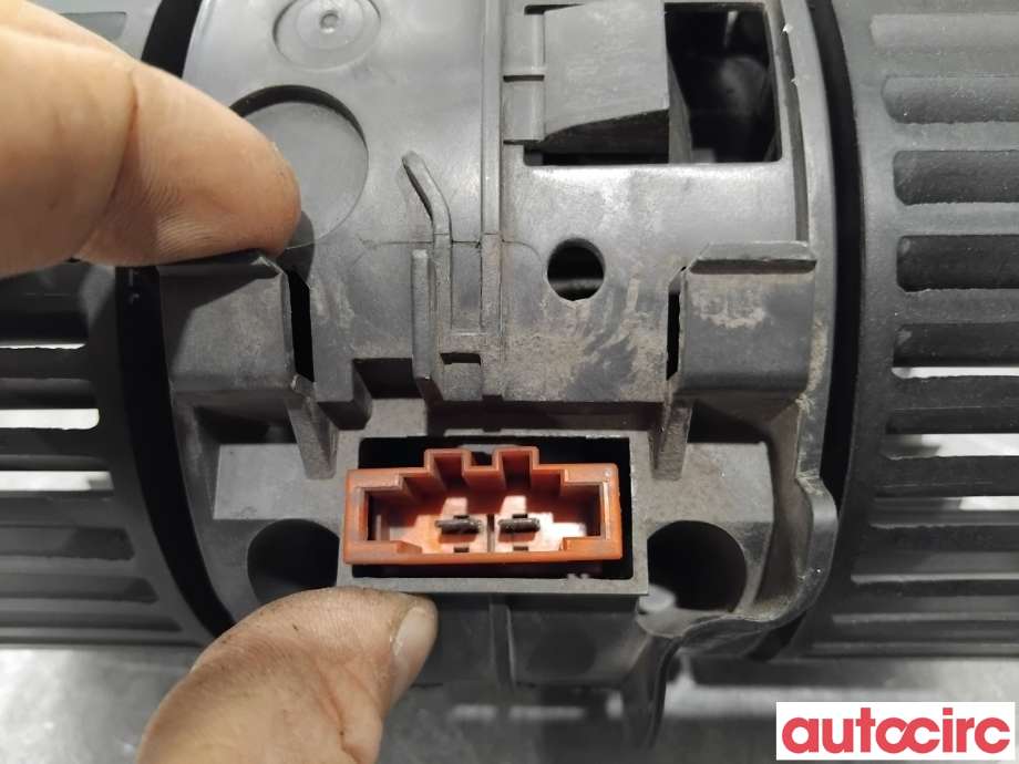 Varmeapparat motor til Opel Vivaro B 2014-2019  (OPEL|95524036|)