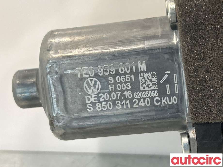 Ruteheis venstre foran til VW Transporter / Caravelle 2015-2019 (T6) (T6) (VOLKSWAGEN|7E0959801N|0130822453|7E0959801M)