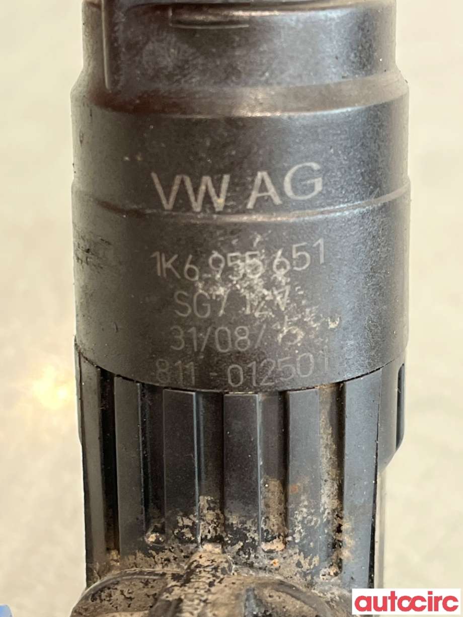 Spylerpumpe foran til VW Transporter / Caravelle 2015-2019 (T6) (T6) (VOLKSWAGEN|1K6955651)