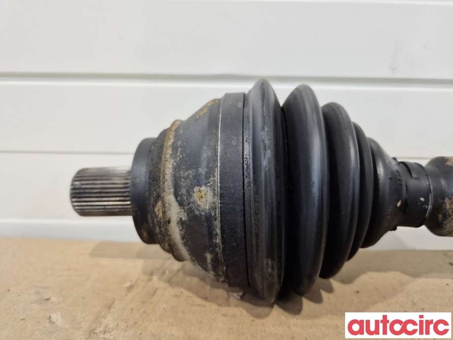Drivaksel høyre foran til VW CC 2008-2012 (PASSAT CC) (PASSAT CC) (VOLKSWAGEN|3AA407272A|)