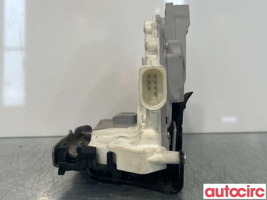 Låsekasse høyre foran til Audi A4 2007-2014 (Type IV) (B8) (B8) (AUDI|8J1837016A|)