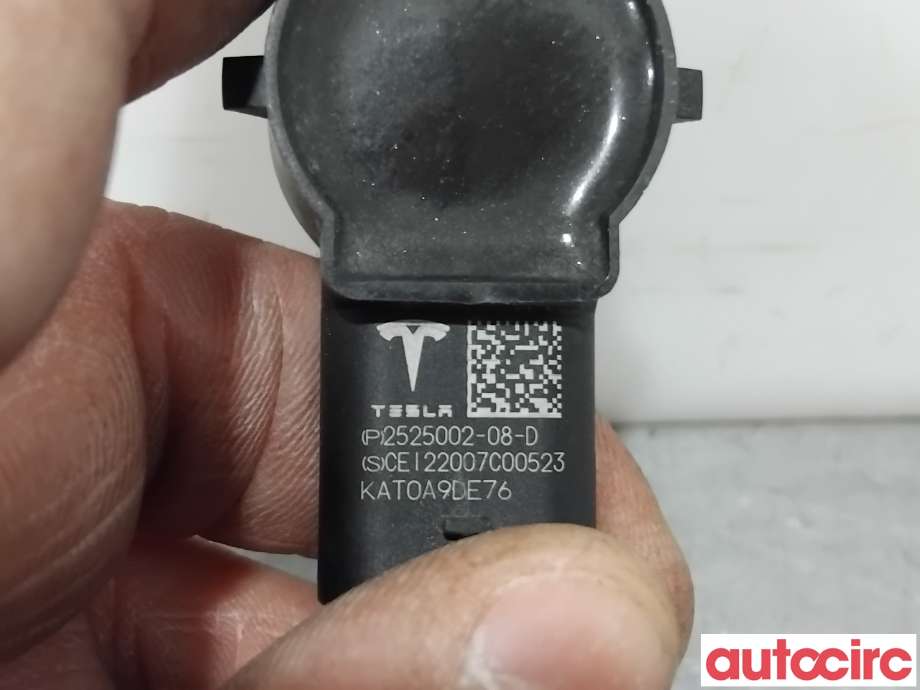 Parkeringssensor foran til Tesla Model Y 2021-2024 (Type I) (TESLA|2525002-08-D|)