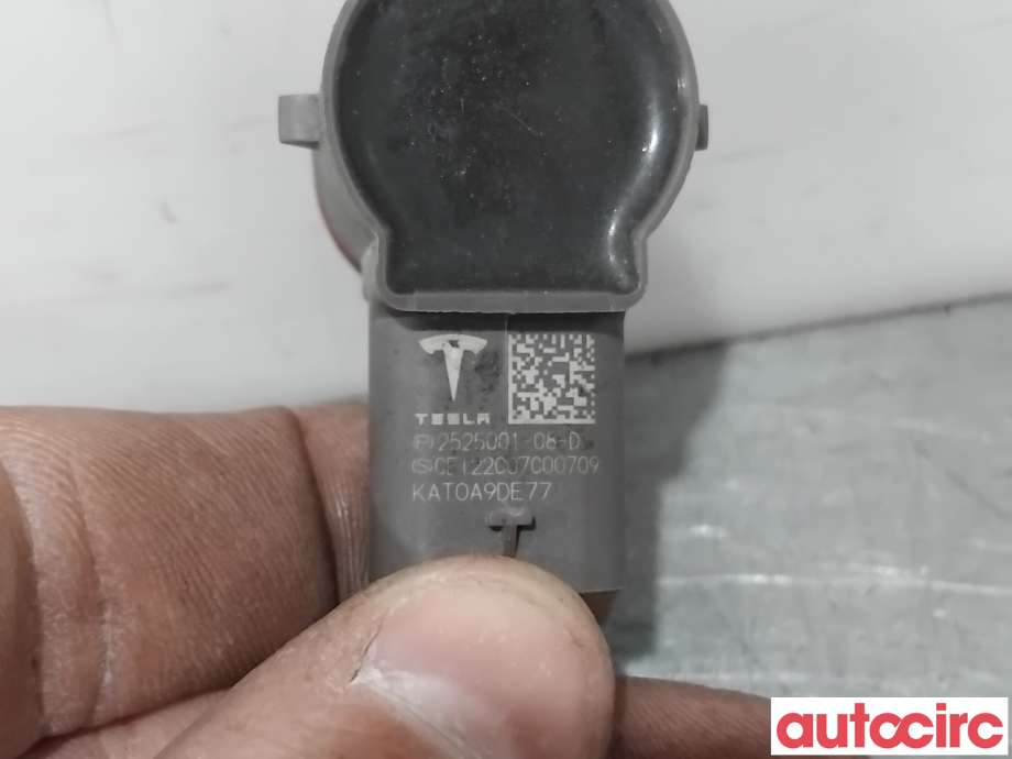 Parkeringssensor foran til Tesla Model Y 2021-2024 (Type I)  (TESLA|2525001-08-D|)