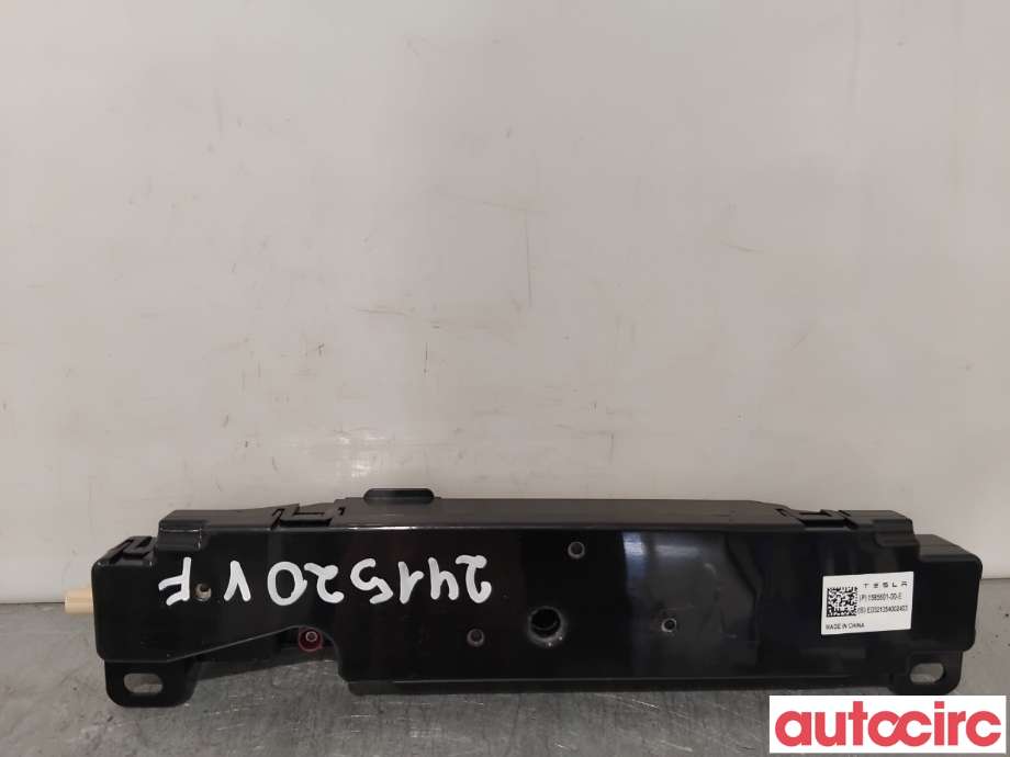 Diverse deler til Tesla Model Y 2021-2024 (Type I)  (TESLA|1585601-00-E|)