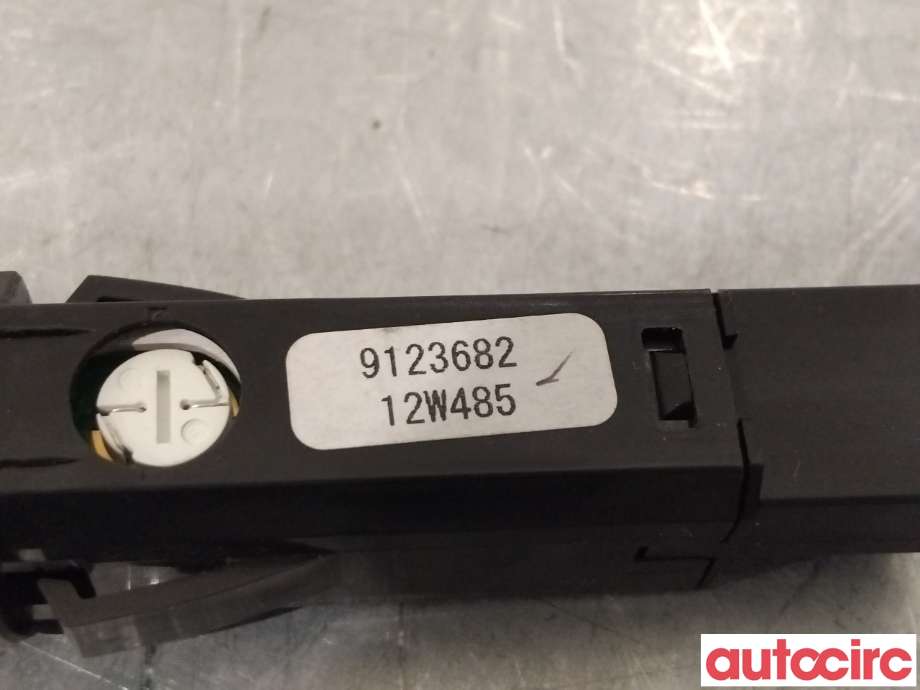 Bryter nødblink til Volvo V40 2012-2019  (VOLVO|9123682|)