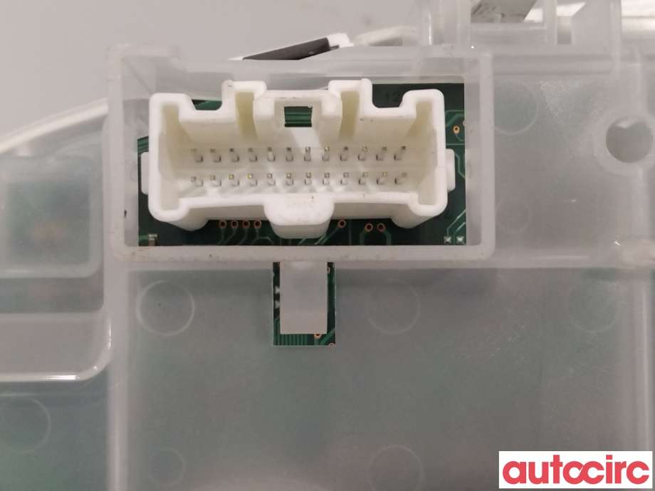 Instrumentpanel til Mitsubishi Pajero 2007-2016 (Type IV, Fase 1)  (MITSUBISHI|8100B879|)