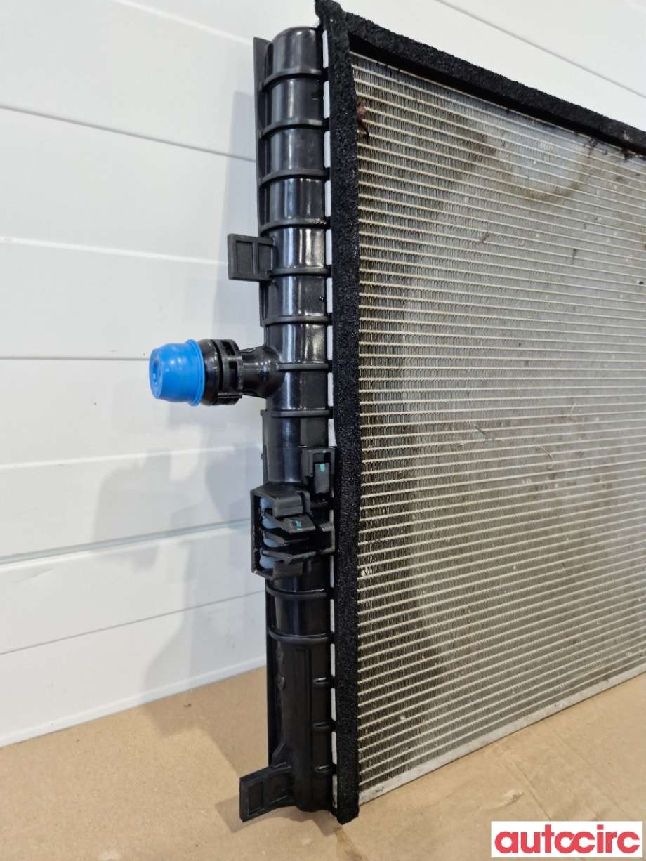 Radiator (automat gir) til Tesla Model Y 2021-2024 (Type I)  (TESLA|1607811-00-D)