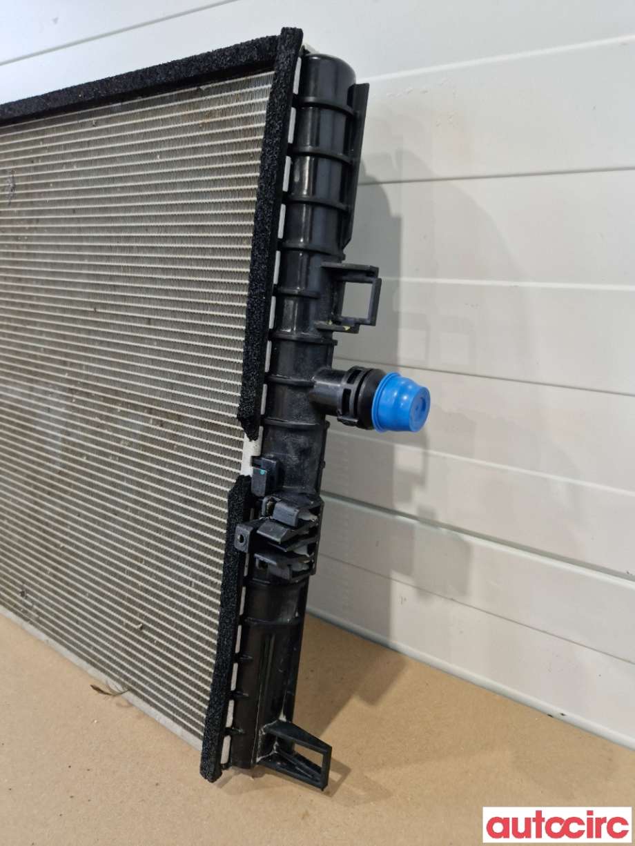 Radiator (automat gir) til Tesla Model Y 2021-2024 (Type I)  (TESLA|1607811-00-D)