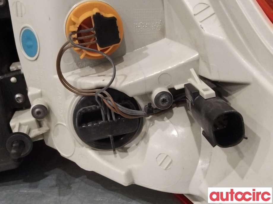Baklykt høyre til Ford Kuga 2013-2019  (FORD|1923704|CV44-13404-AG|)