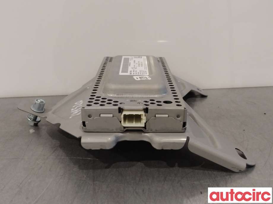 Antenne forsterker til Tesla Model Y 2021-2024 (Type I)  (TESLA|1527973-00-D)