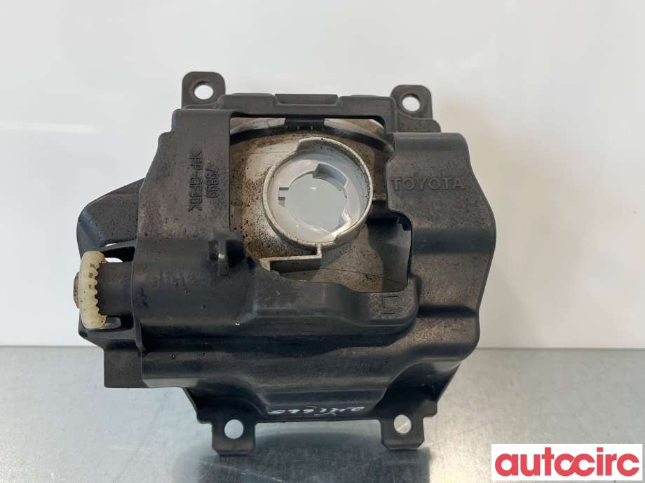 Tåkelykt venstre foran til Toyota RAV4 2013-2015 (Type IV, Fase 1) (TOYOTA|8122060100|8122060120)