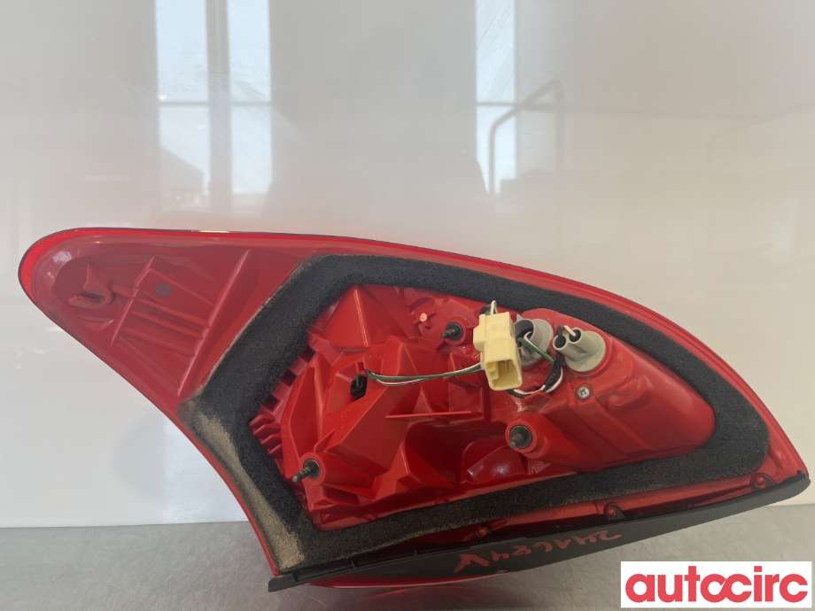 Baklykt venstre til Toyota RAV4 2009-2013 (Type III, Fase 2)  (TOYOTA|8156142120)