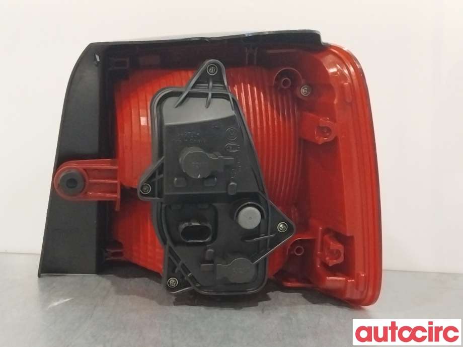 Baklykt venstre til VW Touran 2010-2015 (Type I, Fase 3)  (VOLKSWAGEN|1T0945095R|)