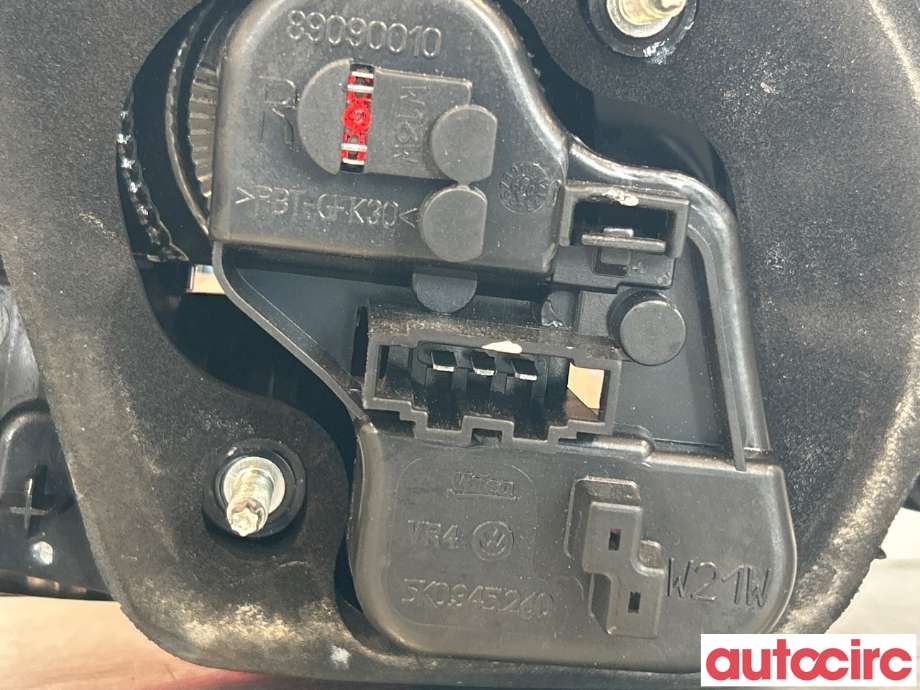 Baklykt høyre indre til VW Golf VI 2008-2012  (VOLKSWAGEN|5K0945094AB|5K0945094F|)
