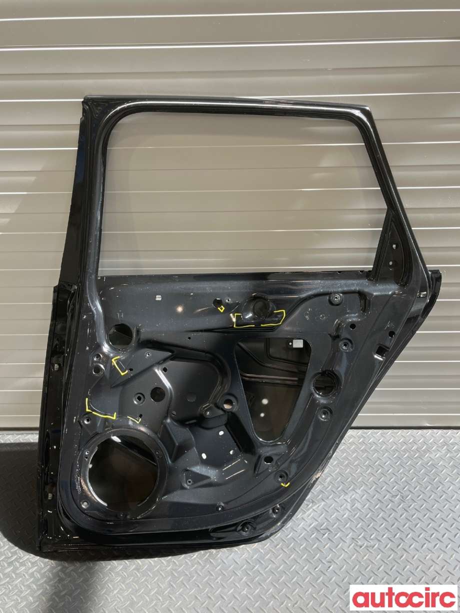 Dør høyre bak til Audi A4, Allroad 2009-2016 (Type I) (B8) (B8) (AUDI|8K9833052D)