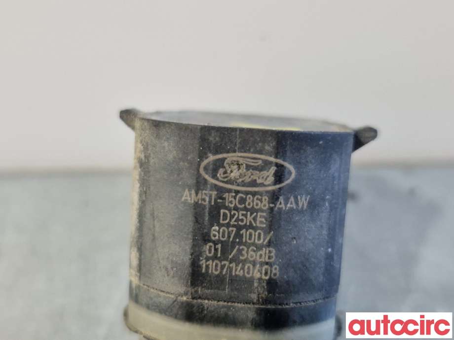 Parkeringssensor foran til Ford Focus 2011-2014 (Type III, Fase 1)  (FORD|2489139|607100|AM5T-15C868-AAW)