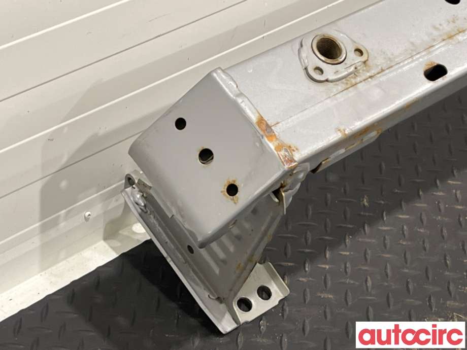 Støtfangerforsterkning foran til Toyota Avensis 2009-2015 (Type III, Fase 1)  (TOYOTA|5202105051|)