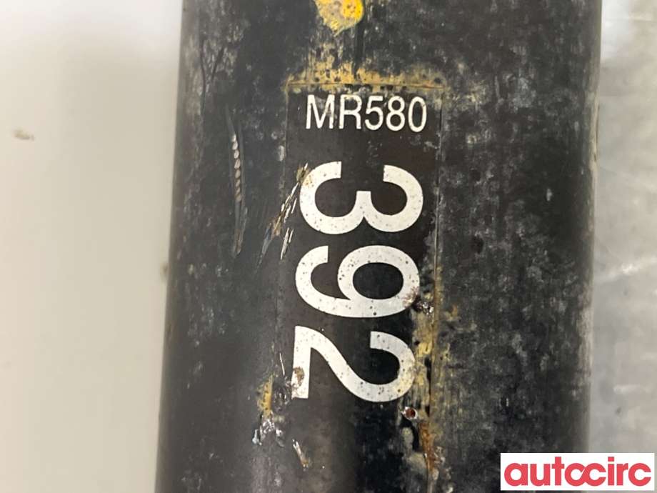 Mellomaksel fremre til Mitsubishi Pajero 2000-2006 (Type III)  (MITSUBISHI|MR580392|)