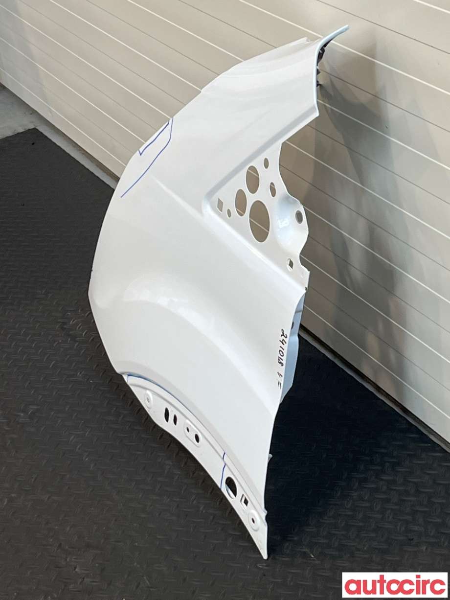 Skjerm venstre foran til Ford Transit Courier 2018-2023 (Type I, Fase 2)  (FORD|2203290|PBK31-V16006-AL)