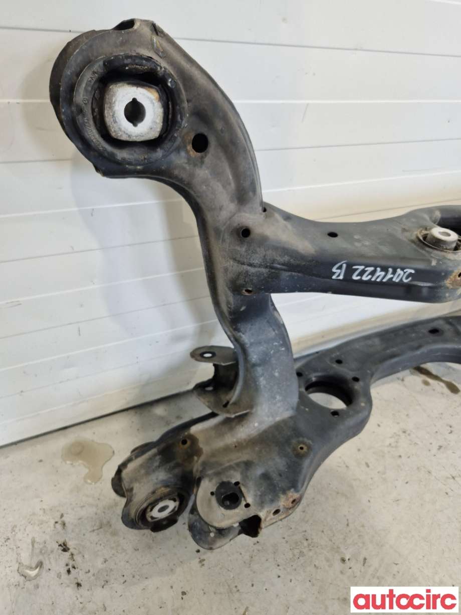 Travers bak til Mercedes CLA 2013-2019 (C117) (C117) (MERCEDES|A2463501408|)