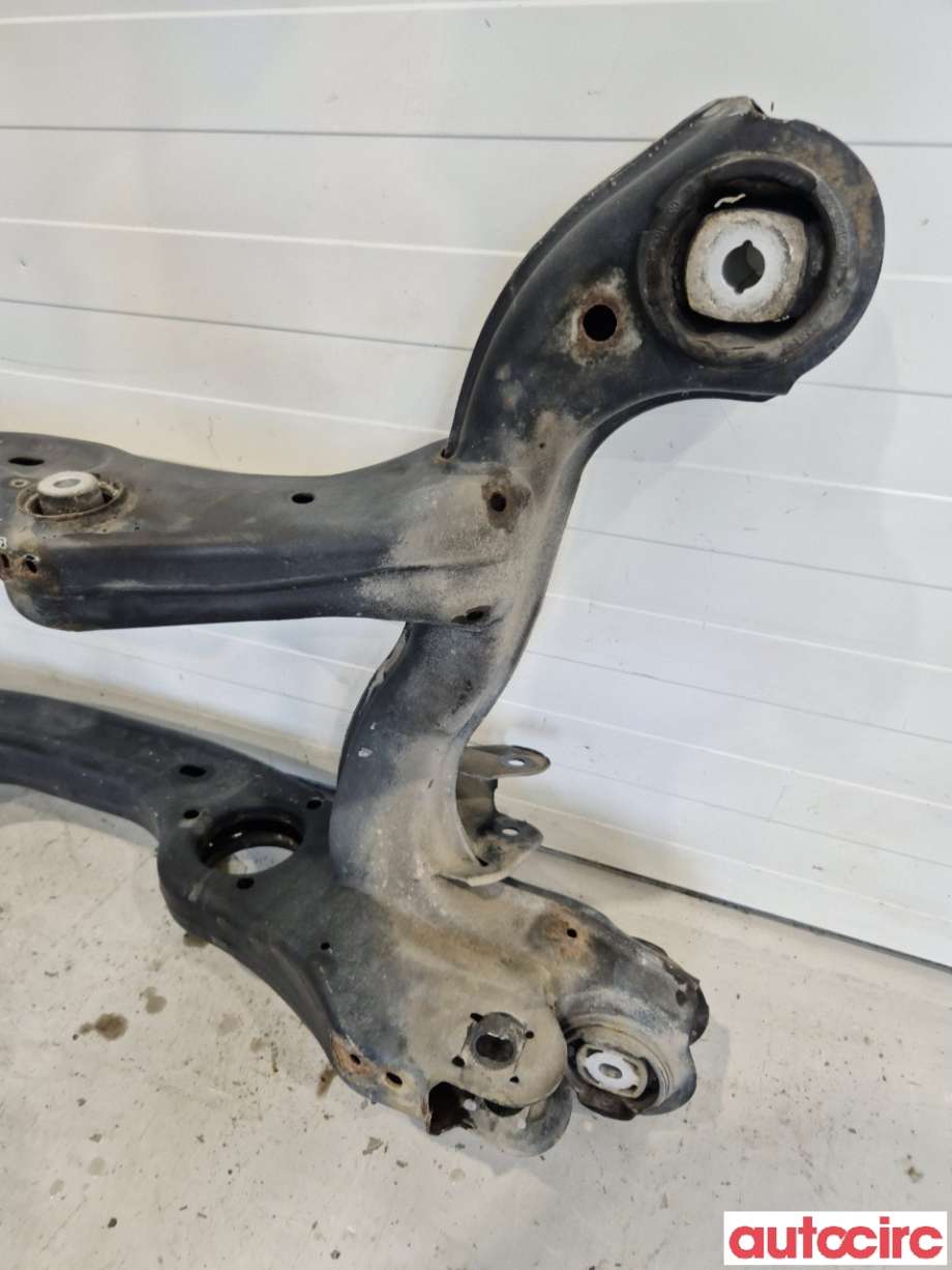 Travers bak til Mercedes CLA 2013-2019 (C117) (C117) (MERCEDES|A2463501408|)