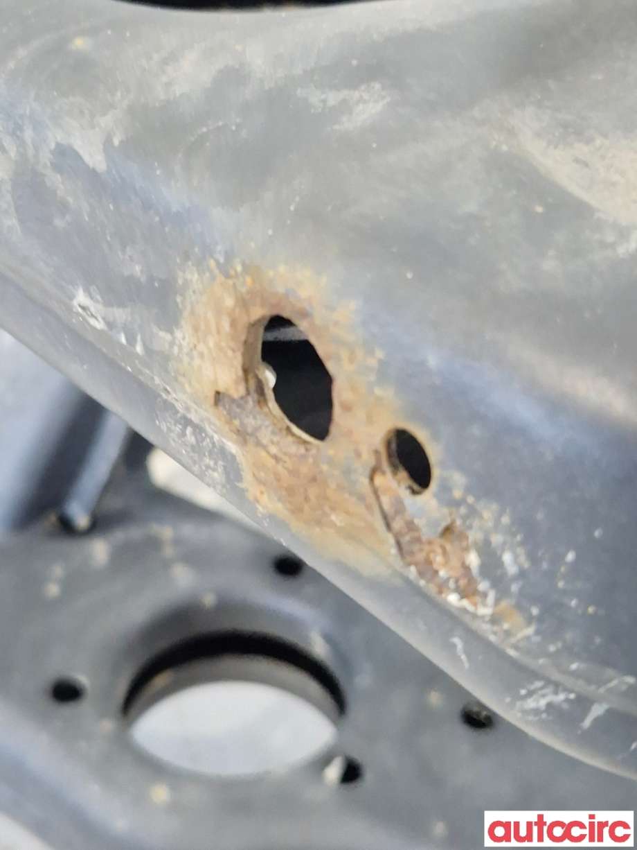 Travers bak til Mercedes CLA 2013-2019 (C117) (C117) (MERCEDES|A2463501408|)