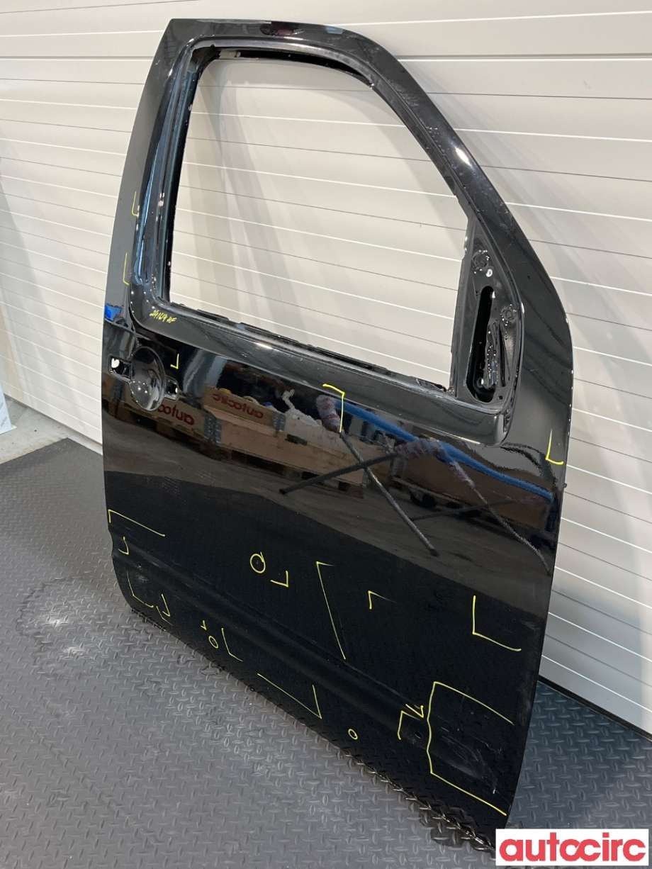 Dør høyre foran til Nissan Pathfinder 2010-2014 (Fase 2) (R51) (R51) (NISSAN|H01005X2MA)