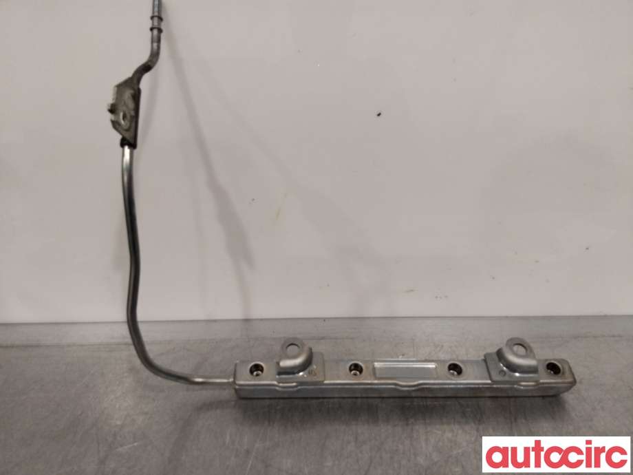 Dyseskinne (fuelrail) til Toyota C-HR 2016-->>  (TOYOTA|2381437100)
