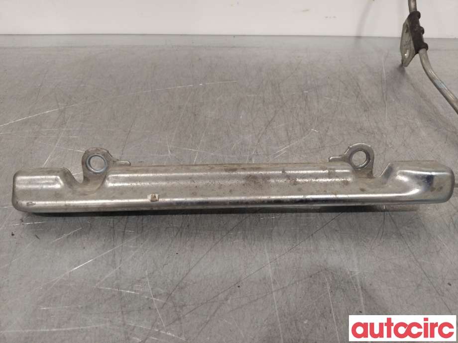 Dyseskinne (fuelrail) til Toyota C-HR 2016-->>  (TOYOTA|2381437100)