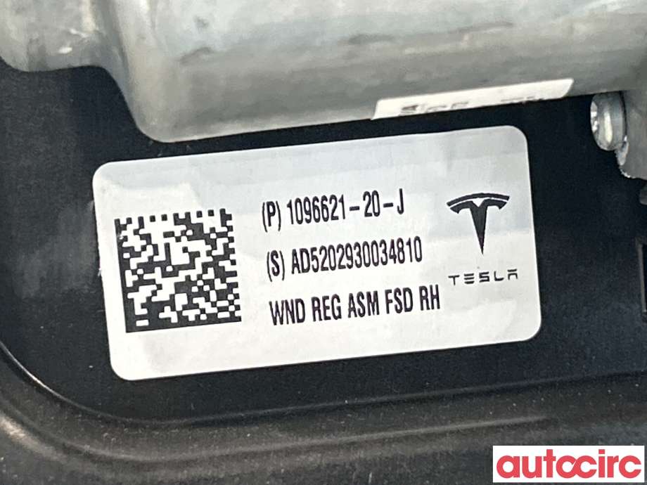 Ruteheis høyre foran til Tesla Model 3 2018-2023 (Fase 1)  (TESLA|1096621-20-J|)