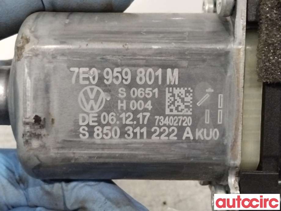 Ruteheis venstre foran til VW Transporter / Caravelle 2015-2019 (T6) (T6) (VOLKSWAGEN|7E0959801N|0130822453|7E0959801M)