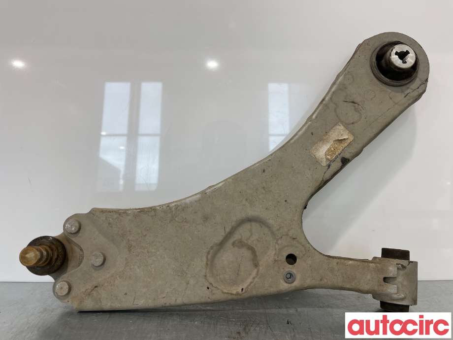 Bærebru høyre foran nedre til Peugeot 2008, 2019-->> (Type II)  (PEUGEOT|9831682780)