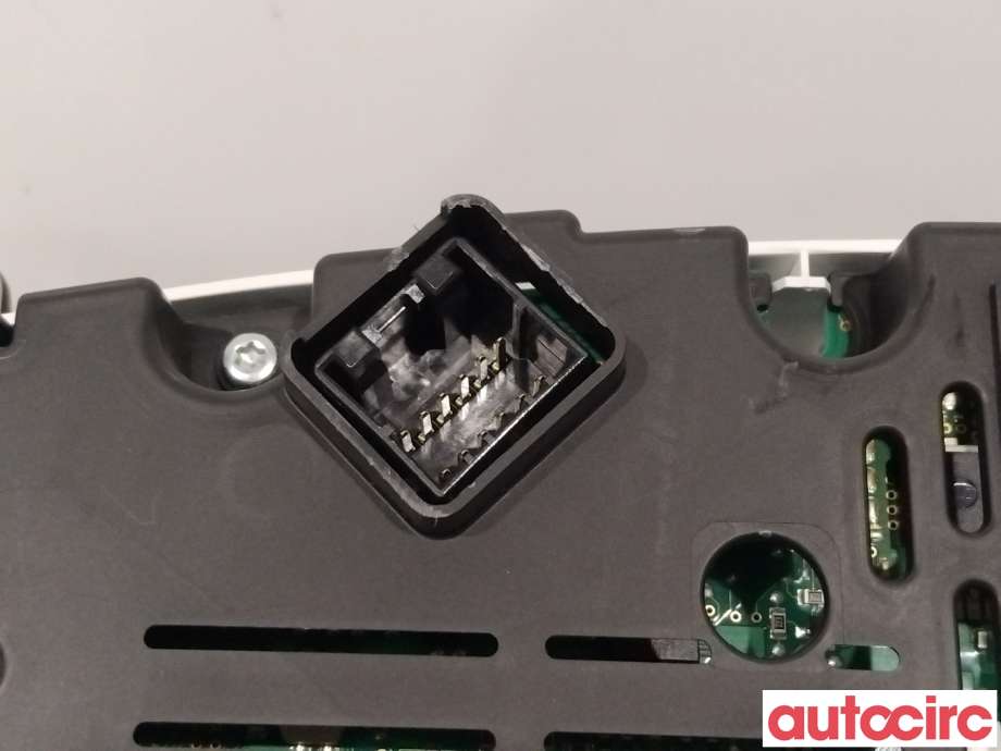 Instrumentpanel til Kia Sorento 2011-2015 Type II  (KIA|940332P041)