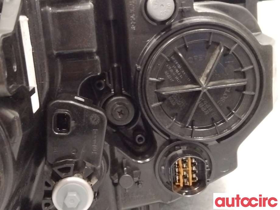 Frontlykt venstre halogen til Kia Soul 2014-2019 (Type II)  (KIA|92101E40101D)