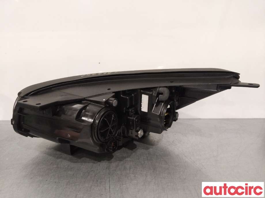 Frontlykt høyre halogen til Kia Soul 2014-2019 (Type II)  (KIA|92102E40101D)