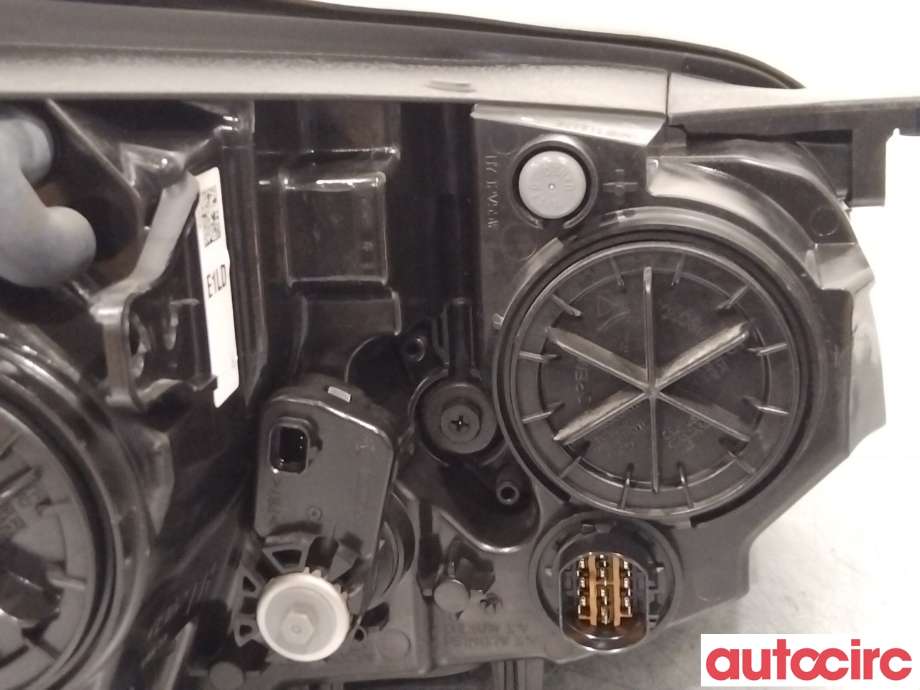 Frontlykt venstre halogen til Kia Soul 2014-2019 (Type II)  (KIA|92101E40101D)