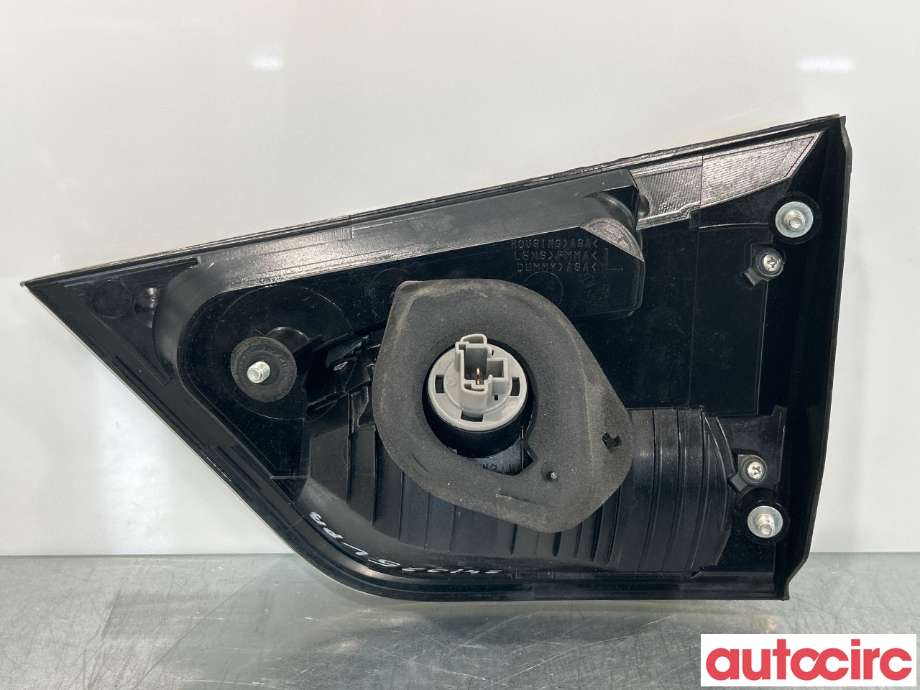 Baklykt venstre indre til Mitsubishi Outlander 2010-2012 (Type II, Fase 2)  (MITSUBISHI|8331A005|)