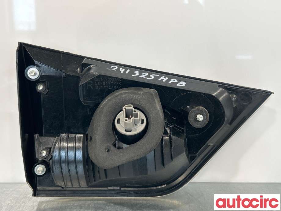 Baklykt høyre indre til Mitsubishi Outlander 2010-2012 (Type II, Fase 2)  (MITSUBISHI|8331A006|)