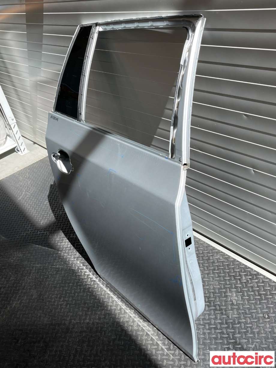 Dør høyre bak til BMW 5-Serie 2003-2010 (E60/E61) (E60/E61) (BMW|41525A2A368)