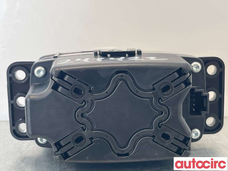 Bryter lys til Mercedes CLA 2013-2019 (C117) (C117) (MERCEDES|A2469009815)